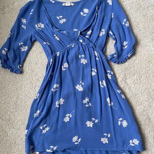 Billabong floral blue mini dress, 3/4 sleeves, beachy and coastal Size S